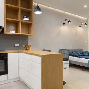 Apartament Shy But Shining! Lovely, Stylish & Fully Equipped., Kraków